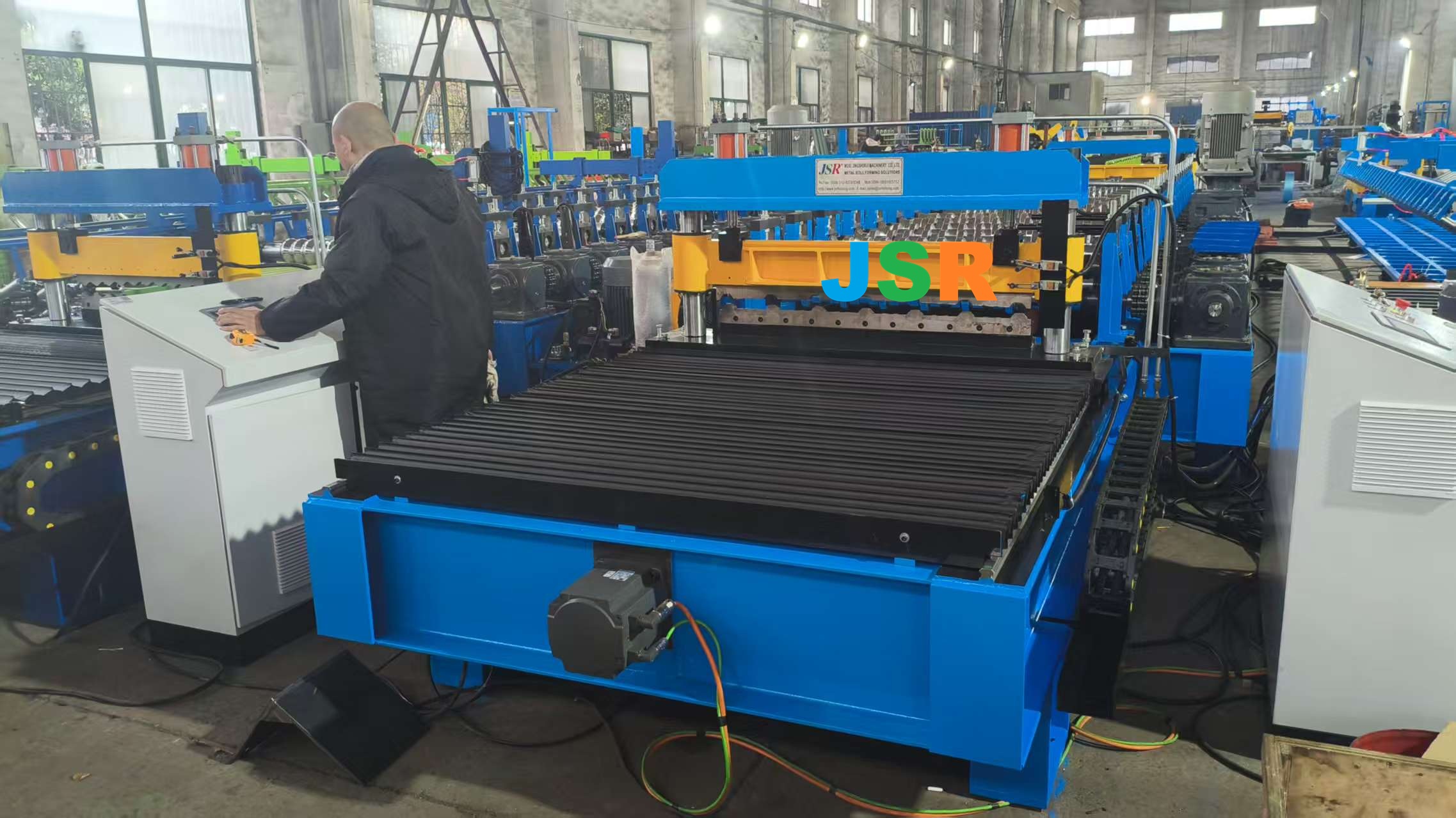 MÁQUINA PERFILADORA DE TECHOS METÁLICOS (TRAPEZOIDAL)