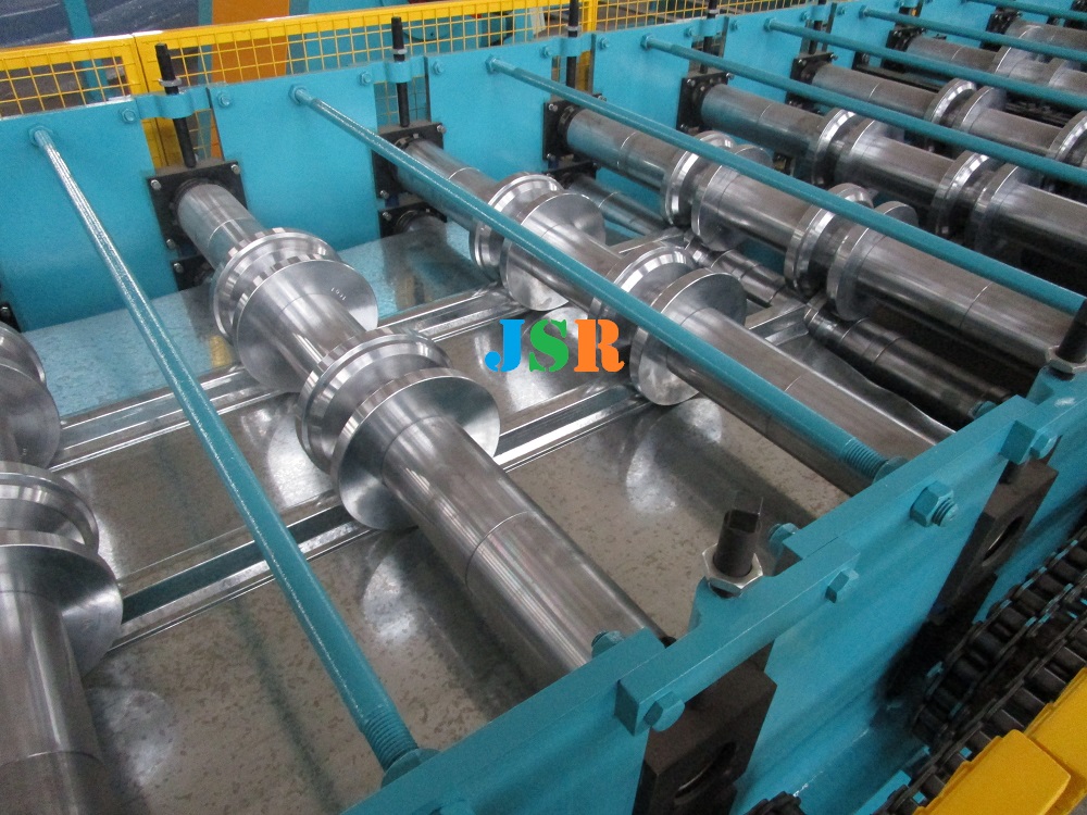 STEEL DECK MACHINE