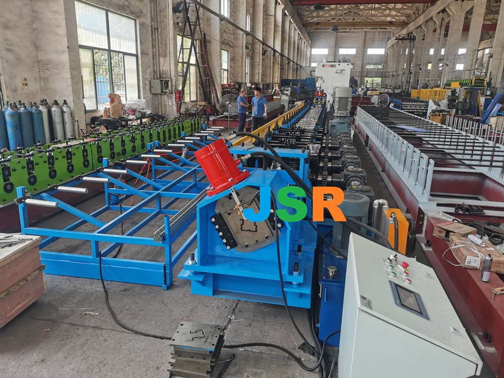 Teardrop Pallet Rack Upright machine