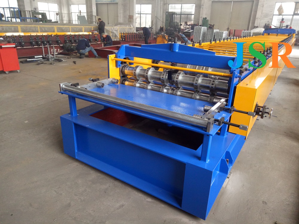 structural decking forming machine
